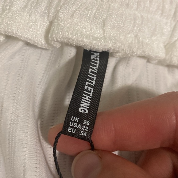 Stone Shirred Crinkle Beach Shorts With Pockets - Size 22 - Picture 6 of 6